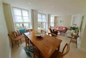 a living room with a wooden table and chairs at La Maison Du 6 in Arromanches-les-Bains +30 photos