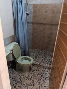 Hostal La Cabaña的一间浴室