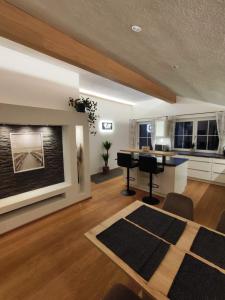 TV a/nebo společenská místnost v ubytování Alex´s Ferienwohnung + 23 fotografií