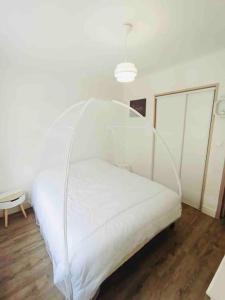 Postel nebo postele na pokoji v ubytování Joli T3 Cosy Netty proche Centre-Ville