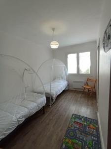 Postel nebo postele na pokoji v ubytování Joli T3 Cosy Netty proche Centre-Ville