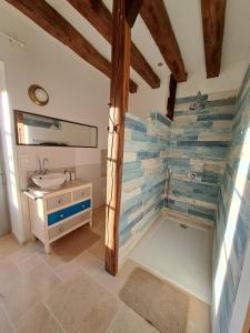 Ένα μπάνιο στο La Chavoche gîte +35 φωτογραφίες