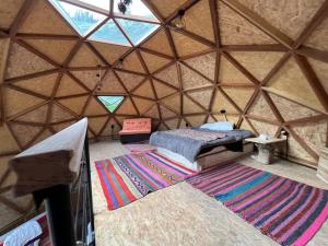 a bedroom in a yurt with a bed and a rug at Domos lujosos, completos y privados en Cusco in Calca