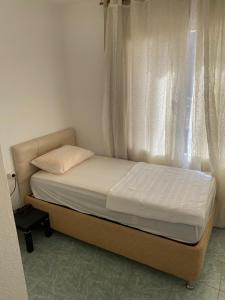 A bed or beds in a room at *** DiDiM BEYAZ ***
