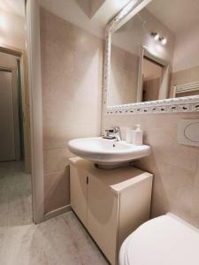 A bathroom at YR Apartments Milan - Dateo