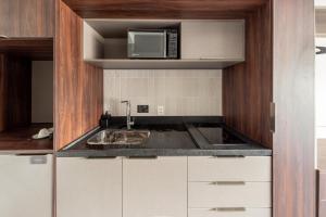 A kitchen or kitchenette at Charlie On The Parc Ibirapuera Hotel