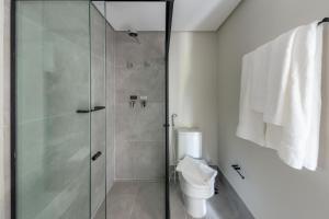 A bathroom at Charlie On The Parc Ibirapuera Hotel