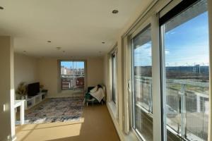 a living room with a balcony with a view of the city at Free parking and wi-fi near city centre sleeps 6-8 in Leicester
