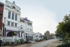 Naktsmītnes OYO Flagship 63319 Hotel Corinthian pilsētā Rudrapur fotogalerijas attēls