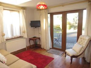 TV a/nebo společenská místnost v ubytování Borodino Studio Apartment
