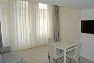 A television and/or entertainment centre at Duomo Inn