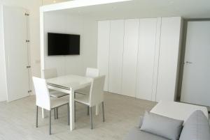 A television and/or entertainment centre at Duomo Inn