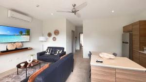 TV a/nebo společenská místnost v ubytování Exclusive fully equipped Condo with great pool