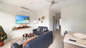 TV a/nebo společenská místnost v ubytování Exclusive fully equipped Condo with great pool