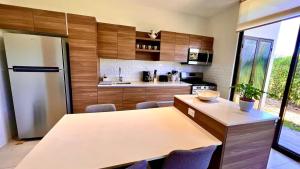 Kuchyň nebo kuchyňský kout v ubytování Exclusive fully equipped Condo with great pool
