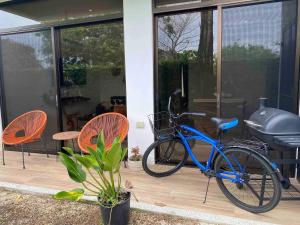 Jízda na kole v ubytování Exclusive fully equipped Condo with great pool nebo okolí