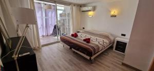 Zdjęcie z galerii obiektu Appartement Rosa N&B met Groot Terras met Zeezicht -70m van Strand w mieście Calpe