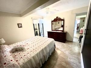 A bed or beds in a room at Relajante apartamento frente al Rio