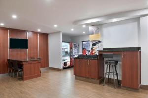 a room with a kitchen with a bar and a tv at Motel 6-Atlanta, GA - Downtown in Atlanta