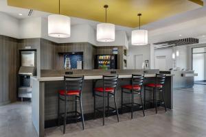 a kitchen with a counter with stools at a bar at Motel 6 Dallas, TX Methodist Charlton Medical Ctr in Dallas