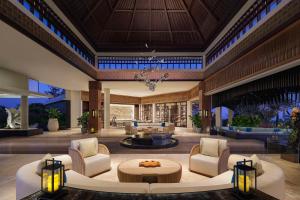 Umana Bali, LXR Hotels & Resorts by Hilton的休息区