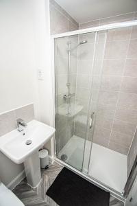 a bathroom with a shower and a sink at Solid Mirror Modern Riverside Home, Doncaster in Doncaster +26 photos