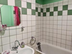 a bathroom with a sink and a bath tub at Gîte accueillant 10 pers avec terrasse, proche nature, idéal pour famille et PMR à Mécrin - FR-1-585-12 in Mécrin +13 photos