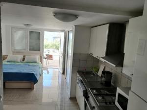 Kuchyň nebo kuchyňský kout v ubytování Apartments with a parking space Vinjerac, Zadar - 22585