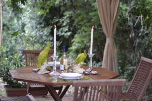 a wooden table with birds sitting on top of it at Villa Guelfi in Cascina