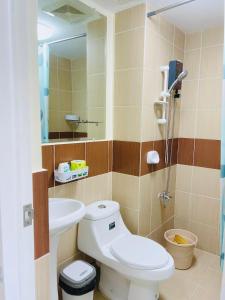 a bathroom with a toilet and a sink at Pineview Haven in Baguio in Baguio