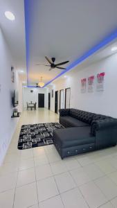 Гостиная зона в Anaqi Homestay Tawau Sabah