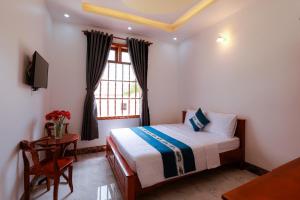 Katil atau katil-katil dalam bilik di Khách Sạn Hoa Mai