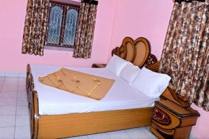 Tempat tidur dalam kamar di Subiksha Cottage