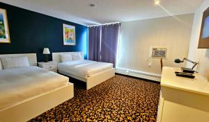 Rúm í herbergi á Cloud 9 Inn