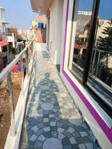 a walkway outside of a building with a window at Siya home stay in Faizābād