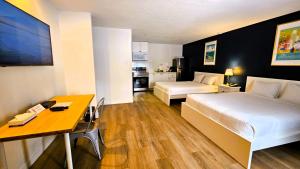 Rúm í herbergi á Cloud 9 Inn