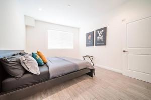 Posteľ alebo postele v izbe v ubytovaní Hype Inspired Urban Escape 3 Bed by Sofi and LAX