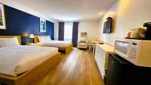 Rúm í herbergi á Cloud 9 Inn