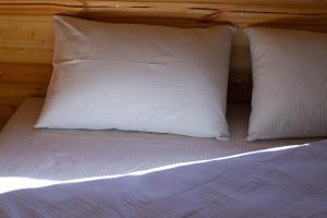 Postel nebo postele na pokoji v ubytování Cottage AISI / კოტეჯი აისი