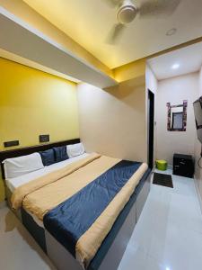 a bedroom with a large bed in a room at Coorg point in Madikeri
