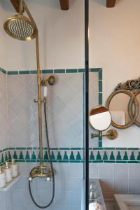 A bathroom at La Esperanza Granada Luxury Hacienda & Private Villa