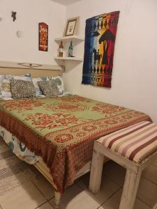 a bedroom with a bed and a bench in it at Oasis casa da melody in Munro