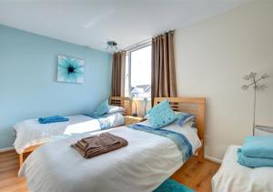 En eller flere senge i et værelse på Fiddlers Green + 11 billeder