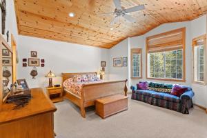 a bedroom with a bed and a couch at Cascade Woods in Tahoma