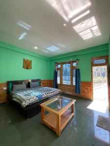 a bedroom with a bed and a glass table at Trippy Trails in Kasol