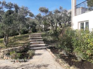 Vrt pred nastanitvijo Manosque: Maison en Provence avec superbe vue