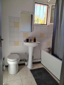 a bathroom with a sink and a toilet and a tub at Villa Mont D'Or in Manosque