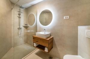 a bathroom with a sink and a mirror at Nono Ban Hotel & Villa in Gornji Humac