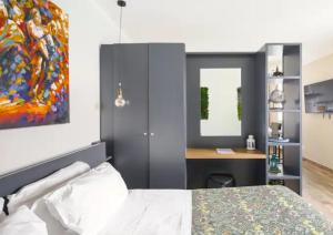 a bedroom with a bed and a desk and a painting at RESIDENCE MARATTA 54 in Terni