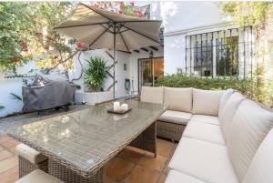 Posezení v ubytování Luxury 3 Bed Townhouse in Puerto Banus Marbella